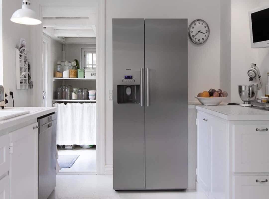 Sửa tủ lạnh LG bằng cách thay thế phụ kiện hư hỏng 