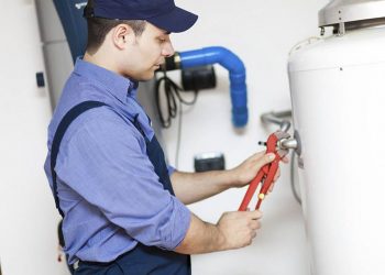 Có thể sửa máy nước nóng bằng cách gọi nhân viên bảo trì