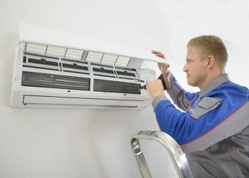 Bạn nên vệ sinh máy lạnh định kỳ giúp tiết kiệm điện và tăng độ bền