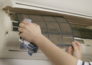 Thường xuyên vệ sinh để máy lạnh hoạt động tốt
